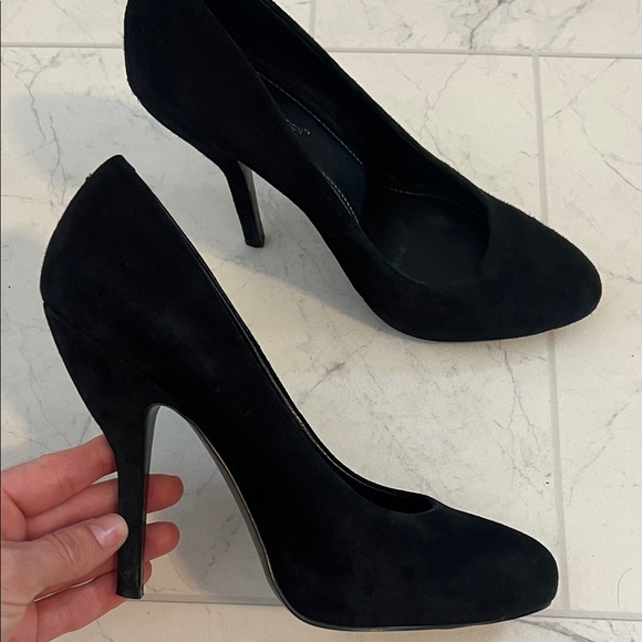 BCBGMaxAzria Classic Black Heels - Picture 5 of 10